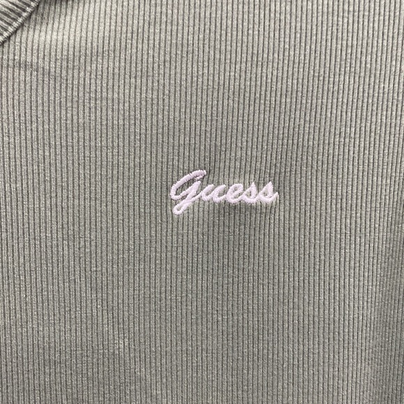 NWOT Sage Green Yara logo Notched V-neck Tee - Picture 7 of 11